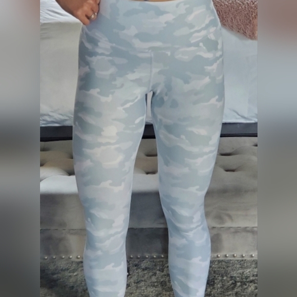 Ptula cute frosted camo legging size Small - Picture 3 of 10